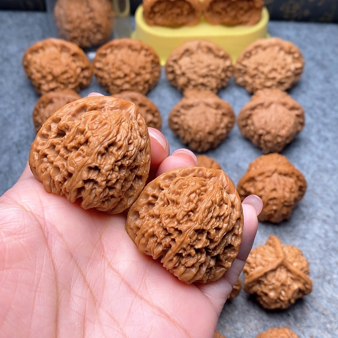 文玩核桃把件精品特价三角疆39