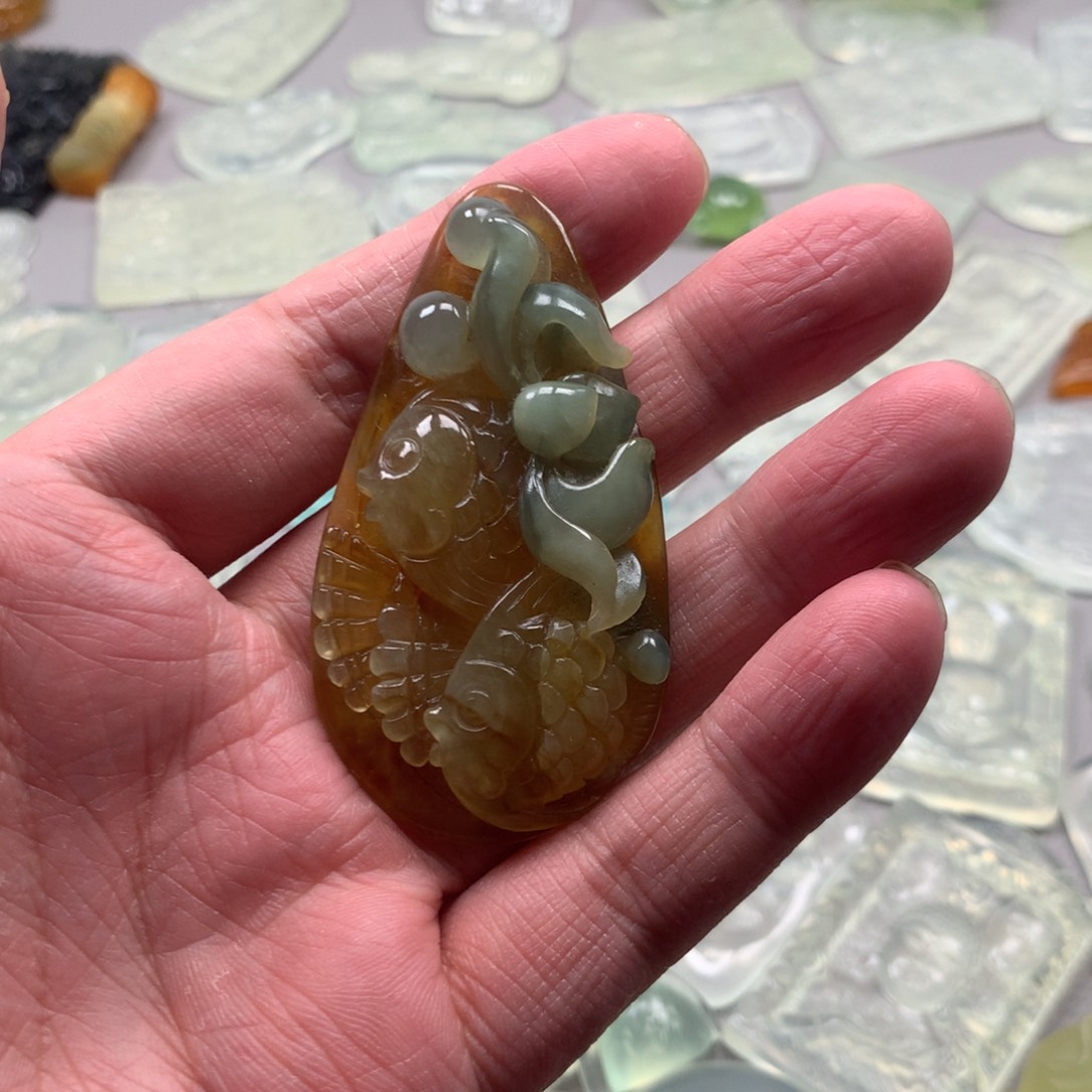 蛇纹石玉颈饰未镶嵌微瑕