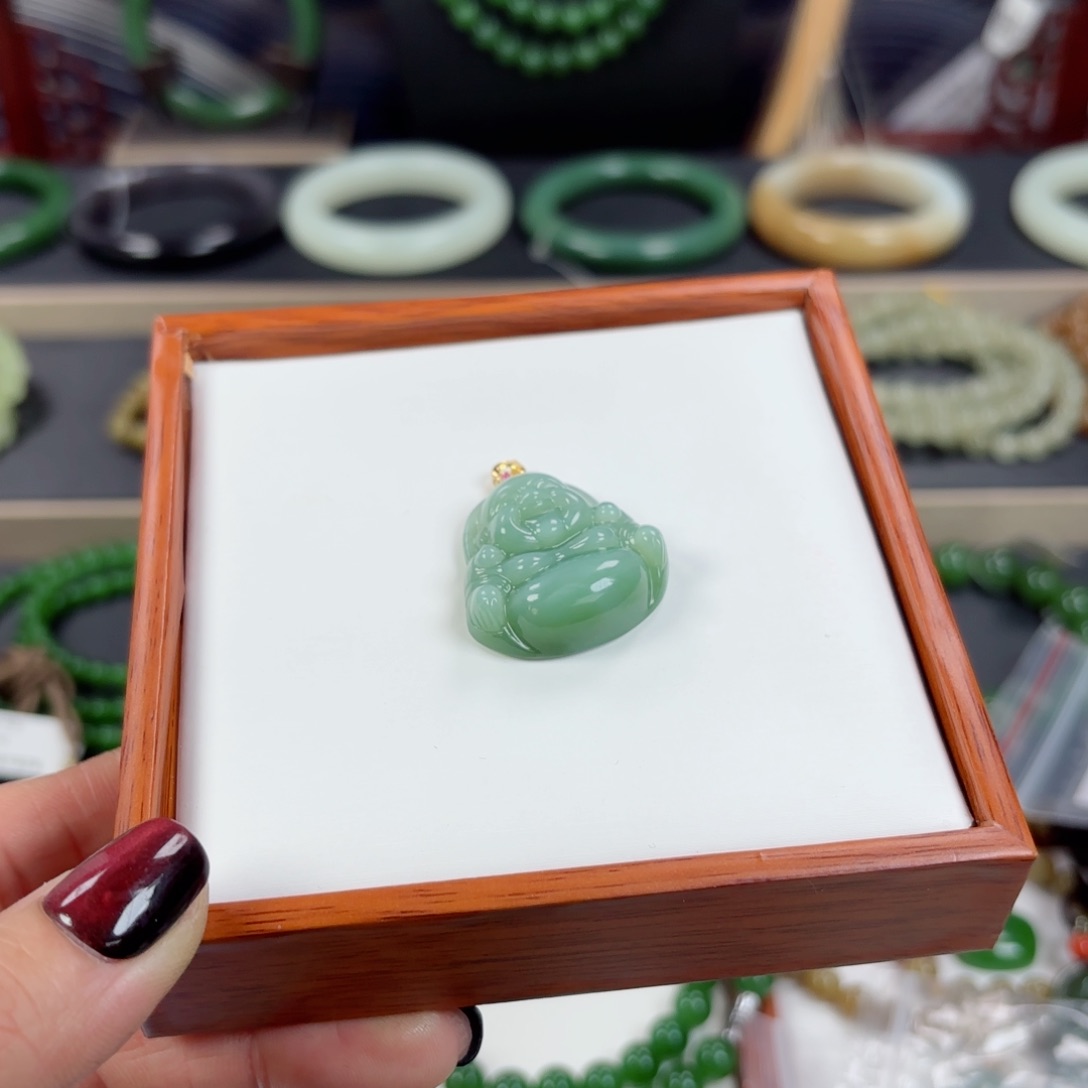 和田玉吊坠18K金镶嵌