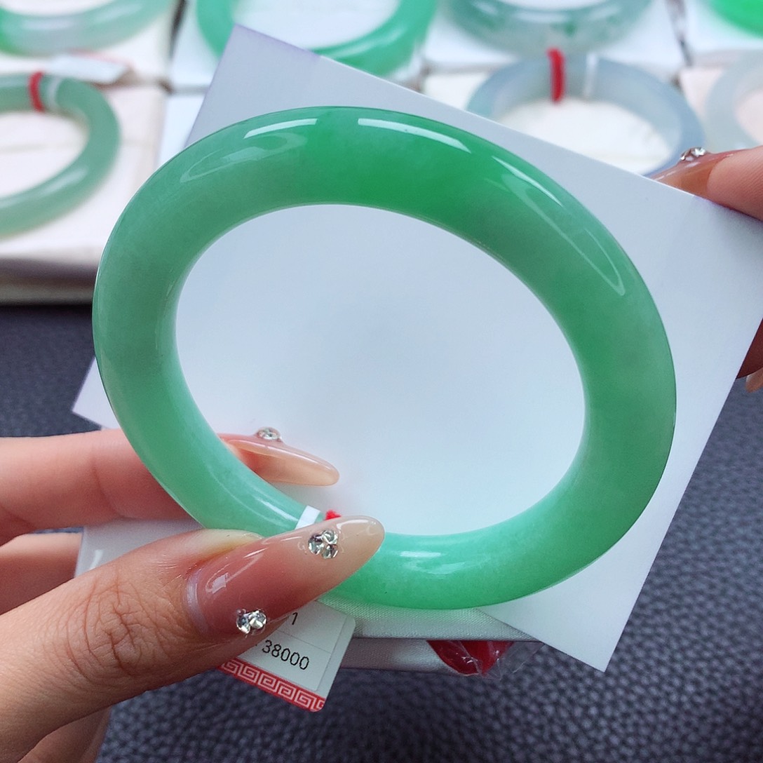 翡翠手镯未镶嵌55.56.57果阳绿 满绿推荐 完美捡漏