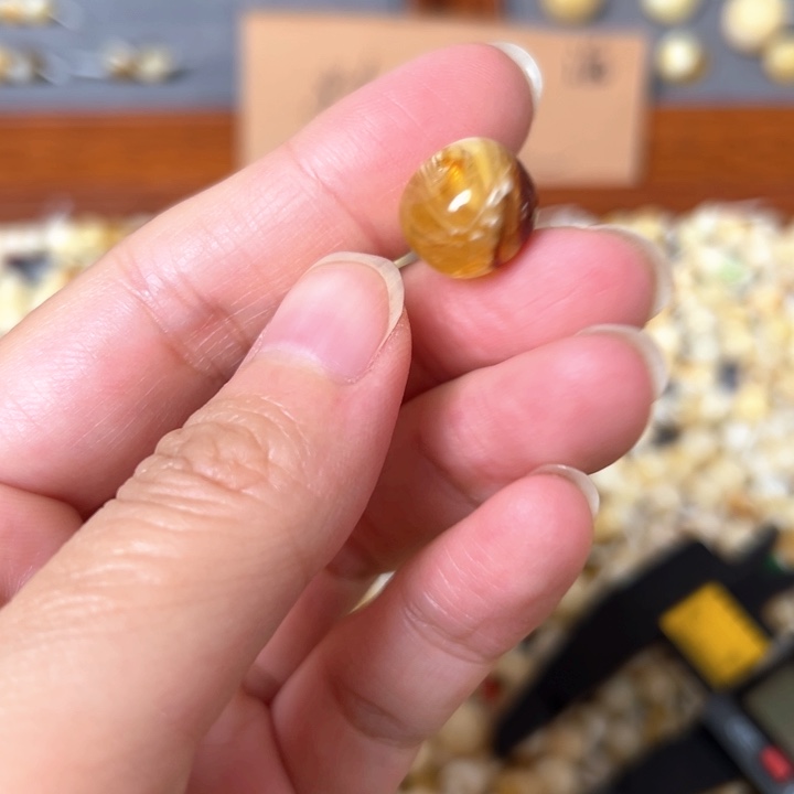 蜜蜡未镶嵌裸石13mm一个