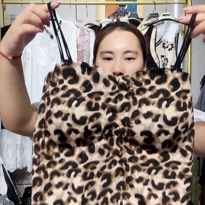 闪电购6159豹纹美背