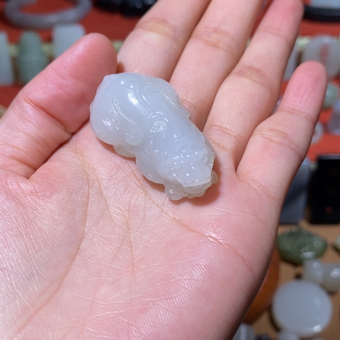 二***鱼和田玉未镶嵌颈饰