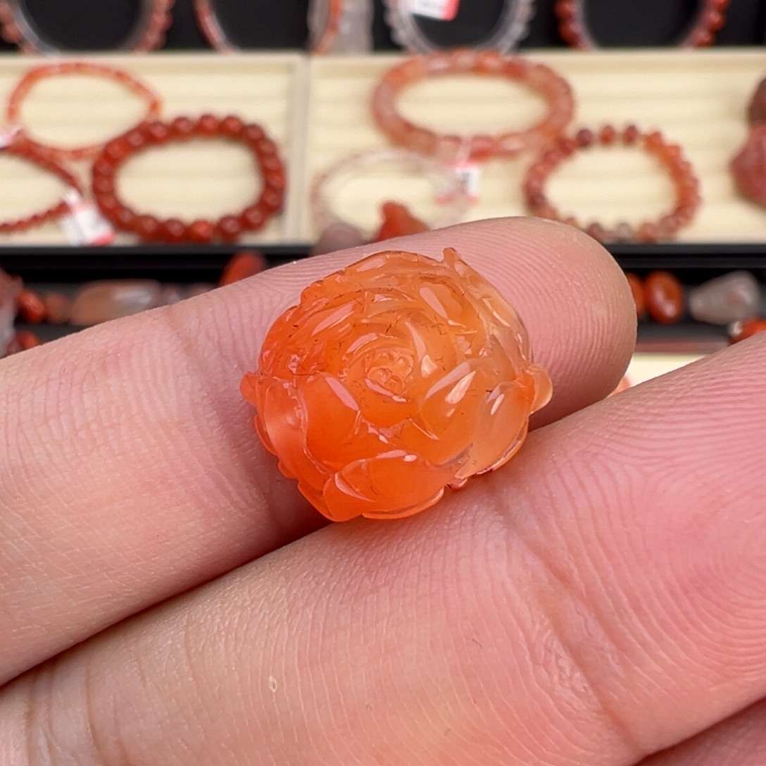 南红玛瑙未镶嵌颈饰牡丹花