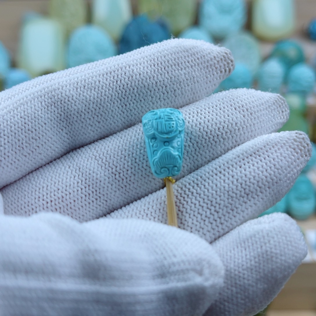 绿松石未镶嵌珠宝奇石