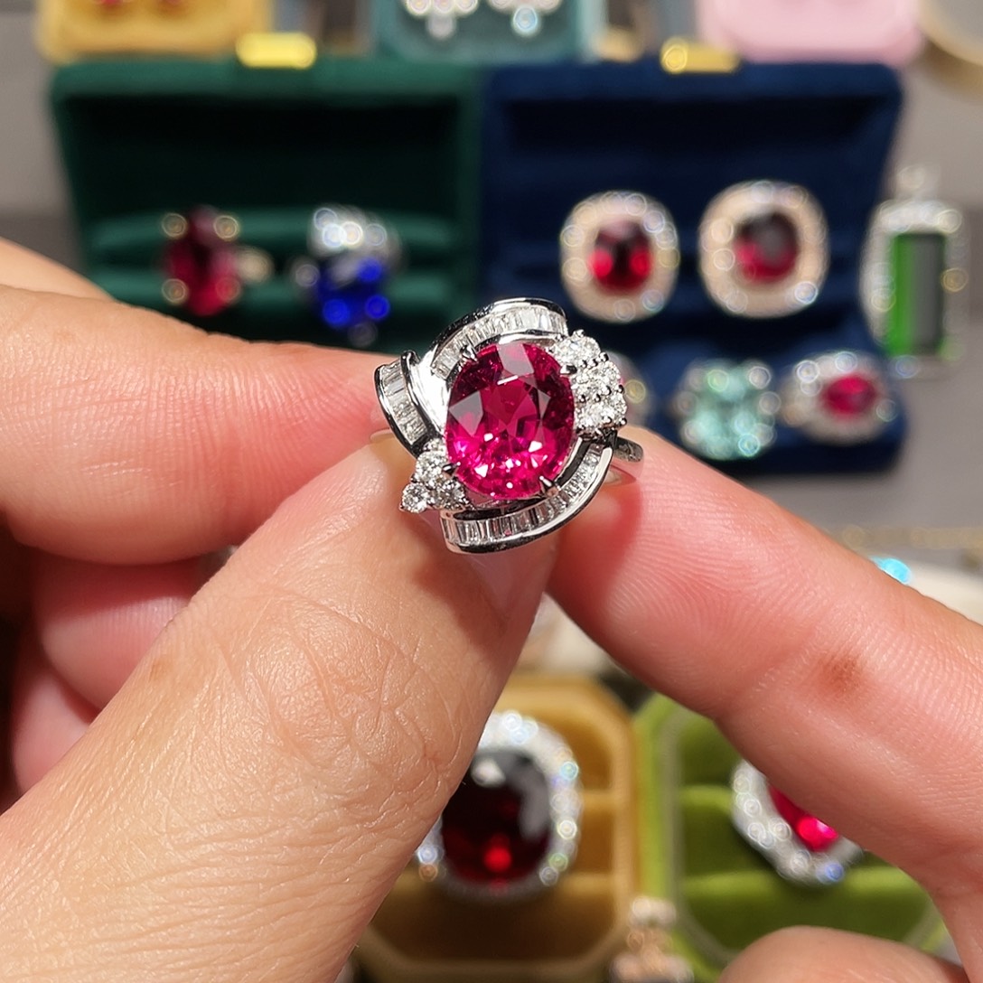 戒指18K金镶嵌碧玺3.92ct