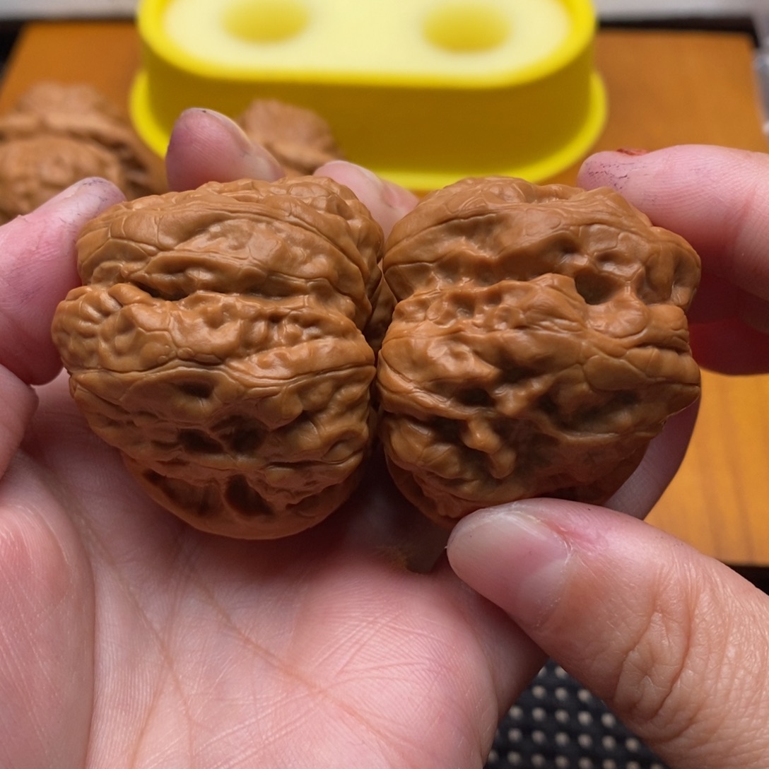 一***哥把件文玩核桃边43左右