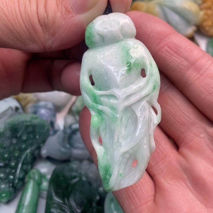 翡翠颈饰未镶嵌翡翠