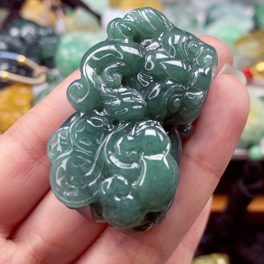 翡翠颈饰未镶嵌翡翠