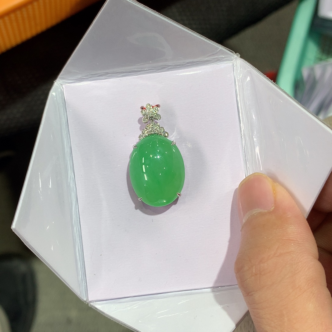 翡翠吊坠(赠链)18K金镶嵌