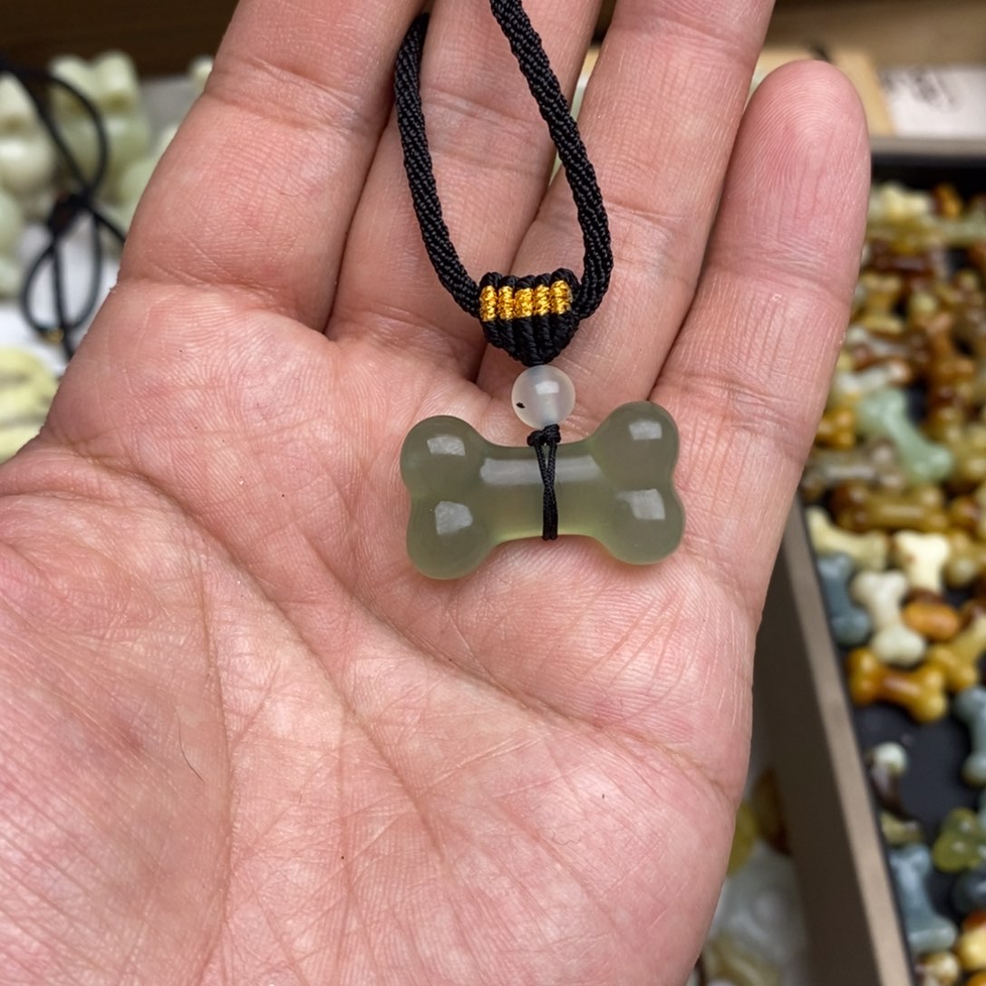 岫玉纯天然岫玉，假一赔十，不退不换未镶嵌