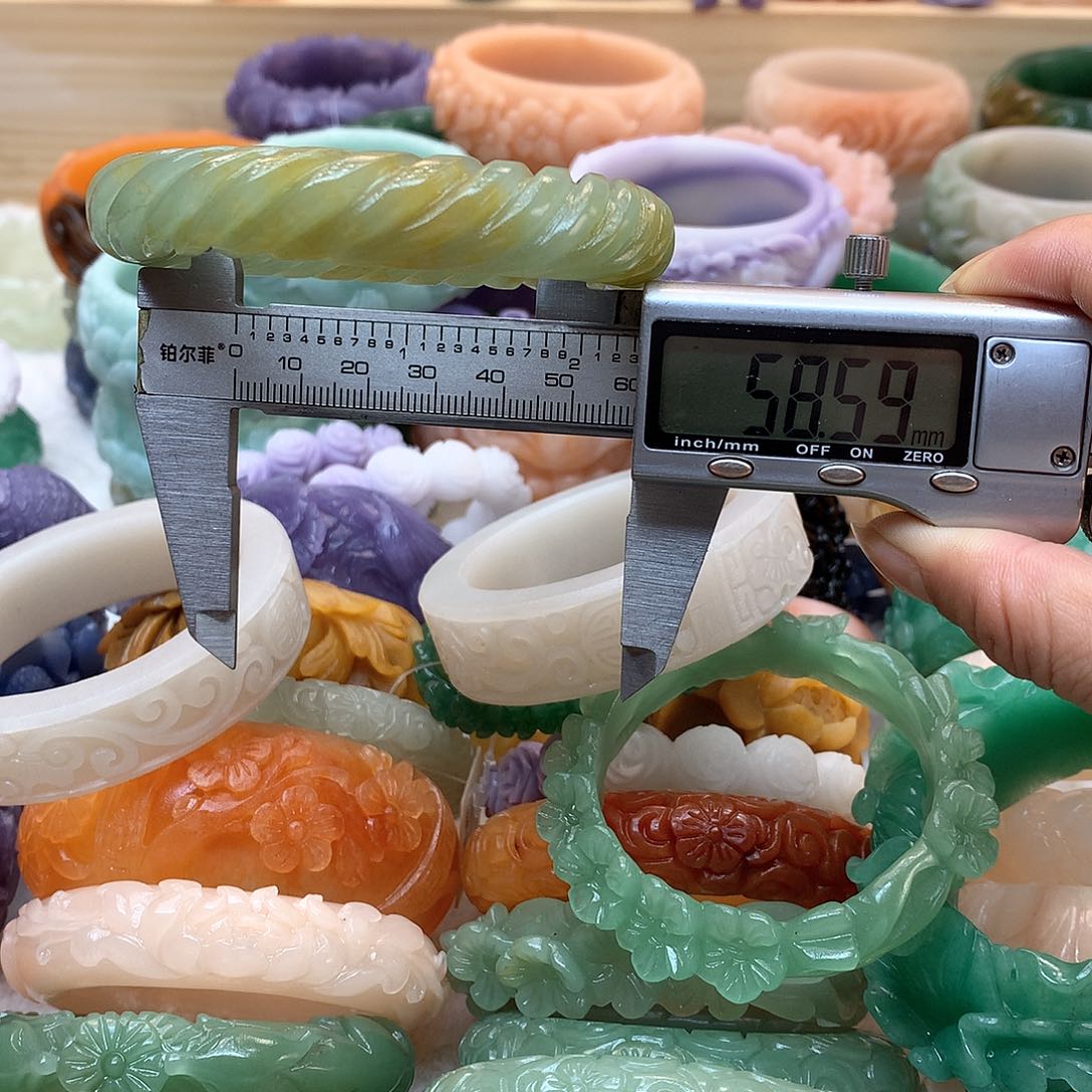 未镶嵌手镯石英质玉