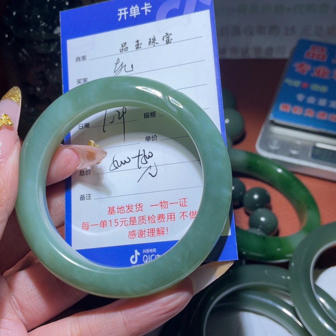 和田玉手镯未镶嵌城***光