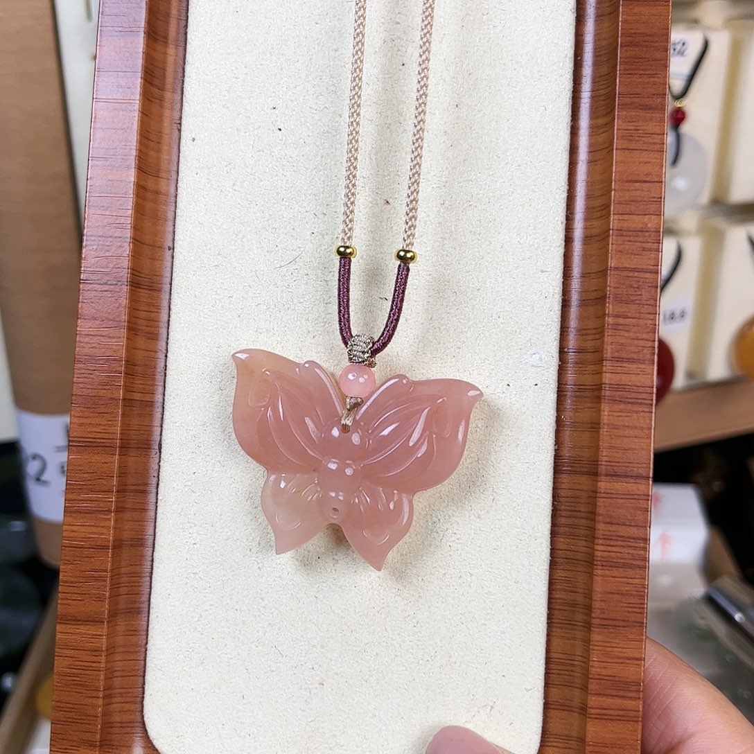 石英质玉（金丝玉）未镶嵌颈饰