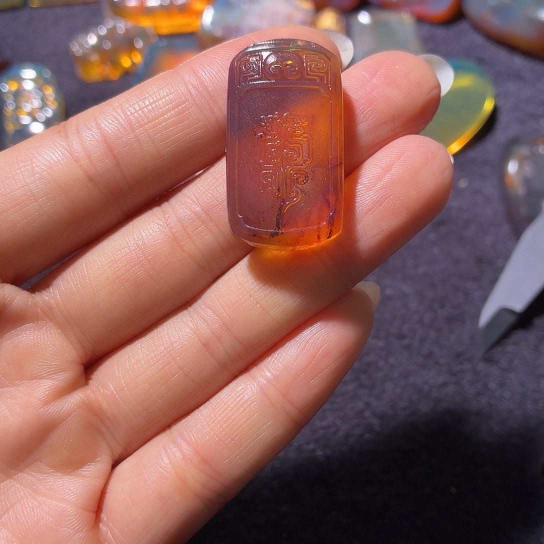 未镶嵌颈饰琥珀吊