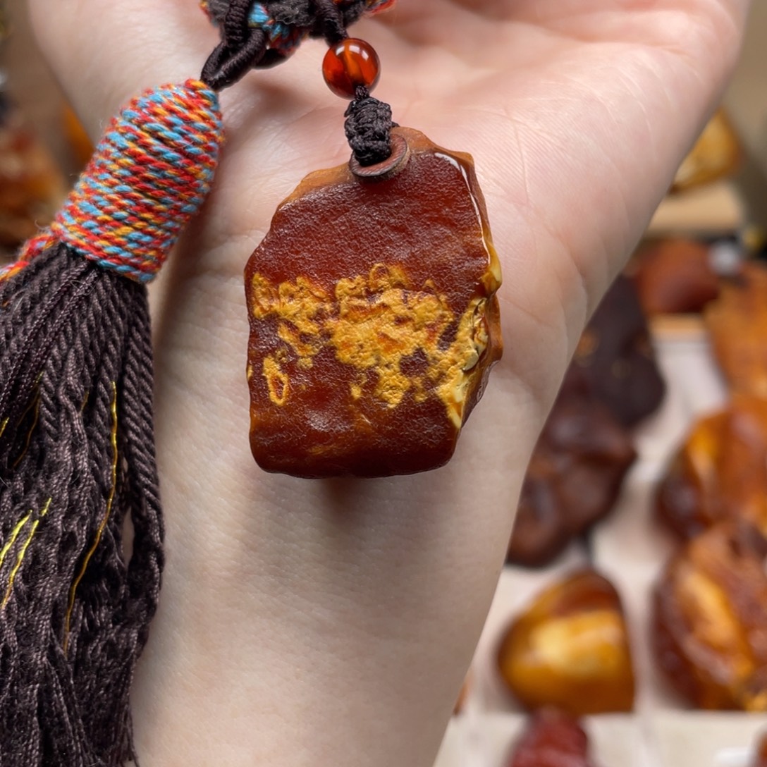 琥珀未镶嵌珠宝奇石