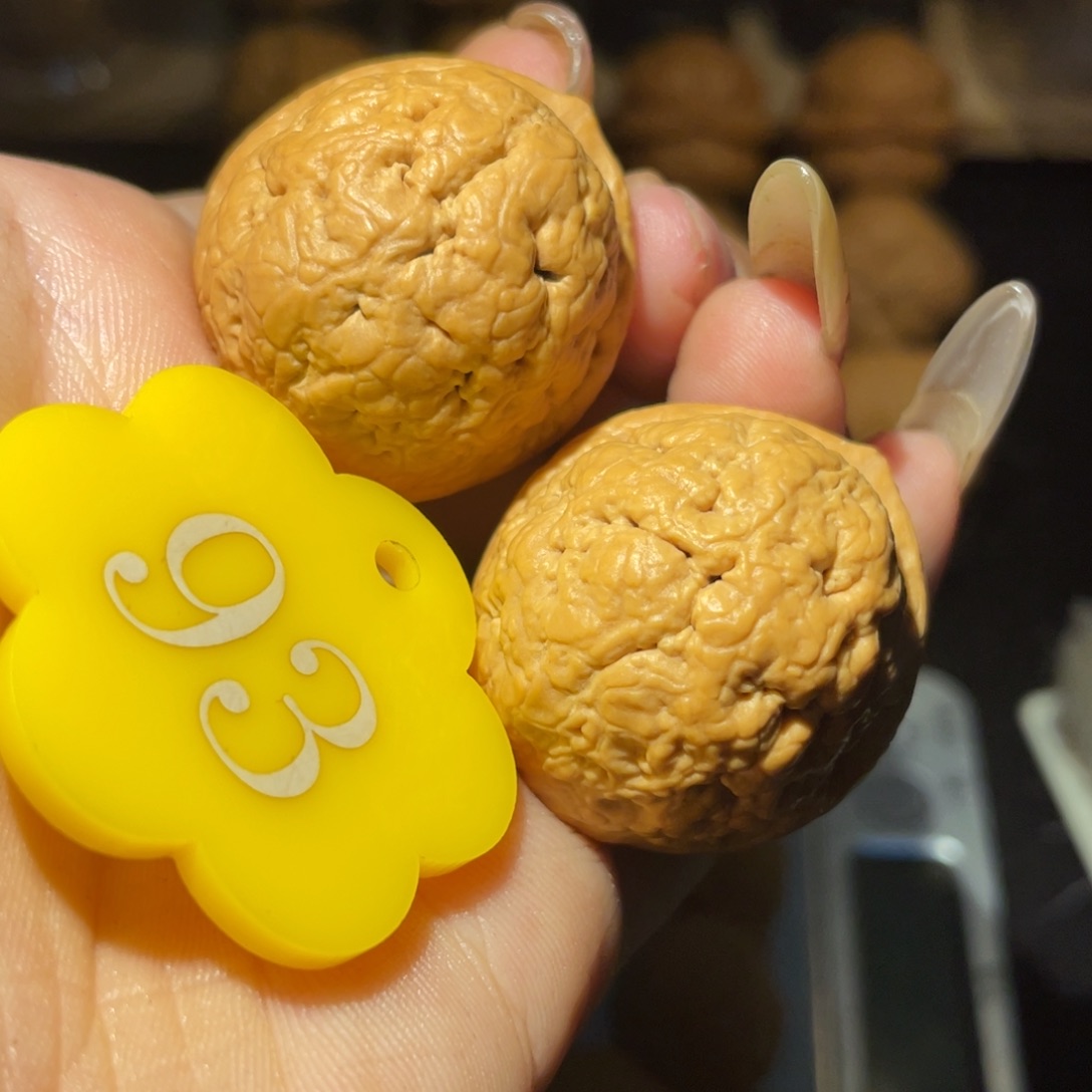 脑纹32尺寸核桃。   