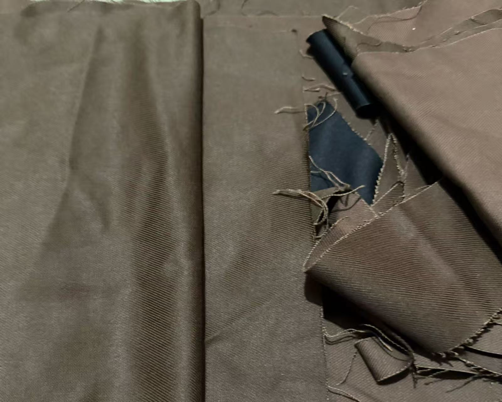 咖色纱卡棉服装面料直筒裤子裁片