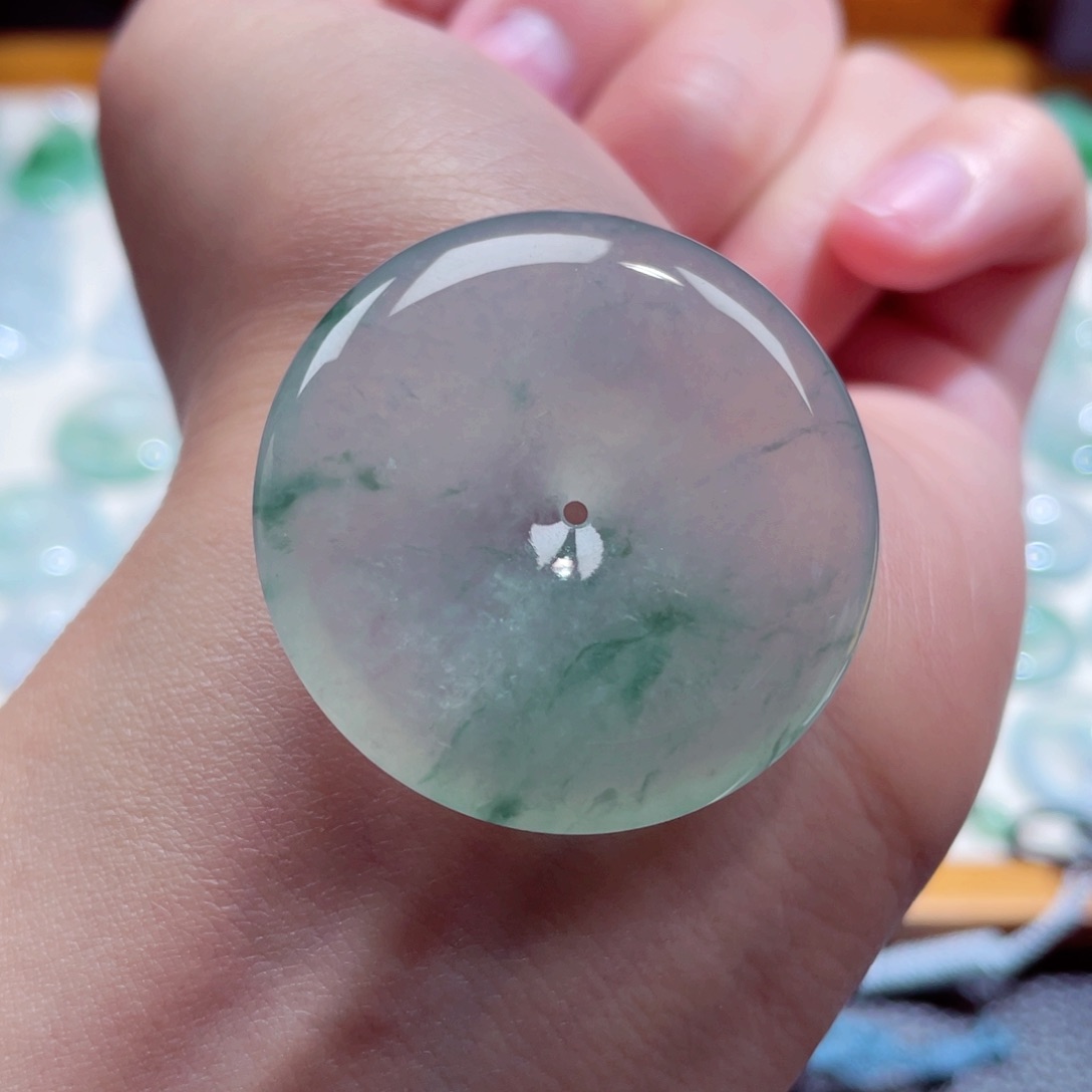 翡翠颈饰未镶嵌扣子