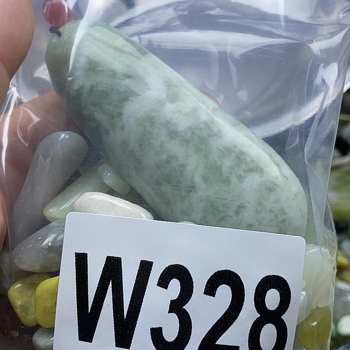 蛇纹石玉未镶嵌鱼缸的