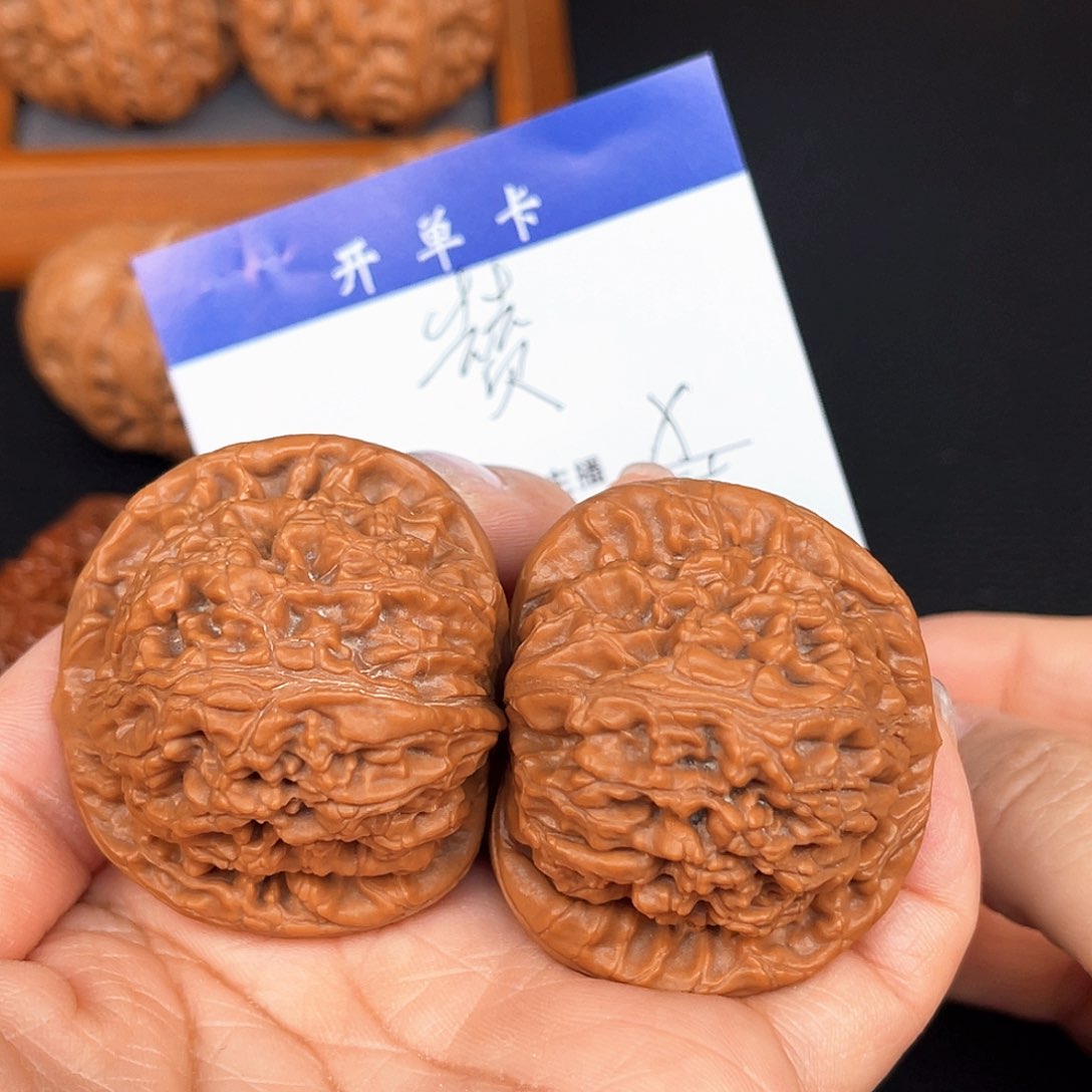 文玩核桃吊坠水龙纹45尺。   赞