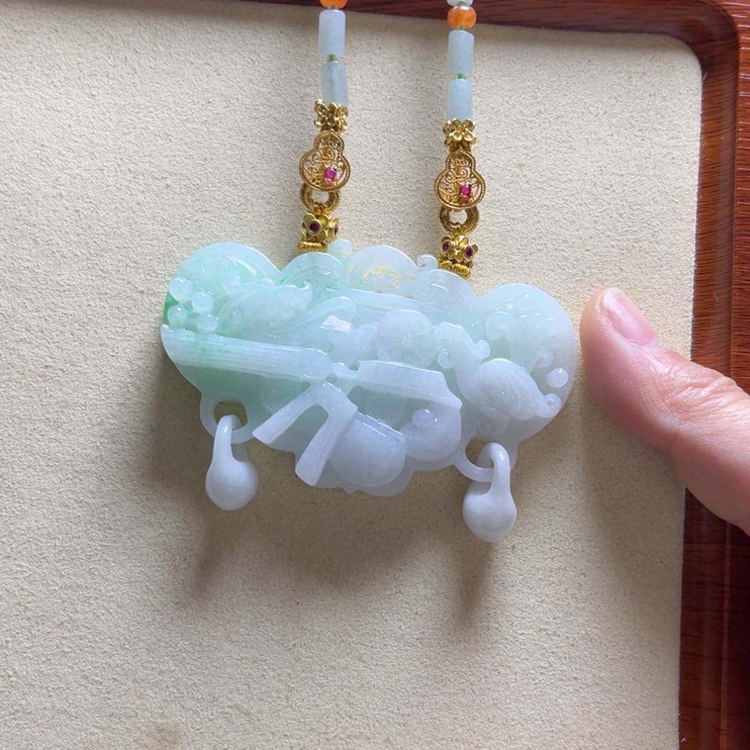 翡翠颈饰未镶嵌龙凤