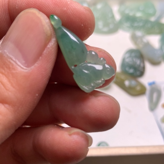 翡翠颈饰未镶嵌翡翠