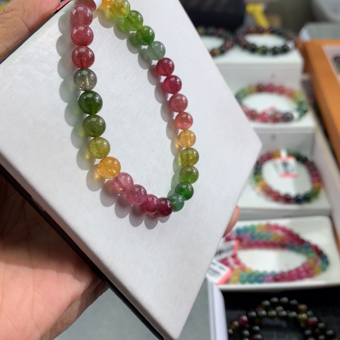 碧玺手链未镶嵌      6.7mm。