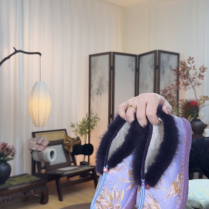 36码，35脚穿宋锦步步莲花