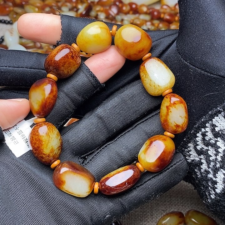 西***装和田玉未镶嵌手链