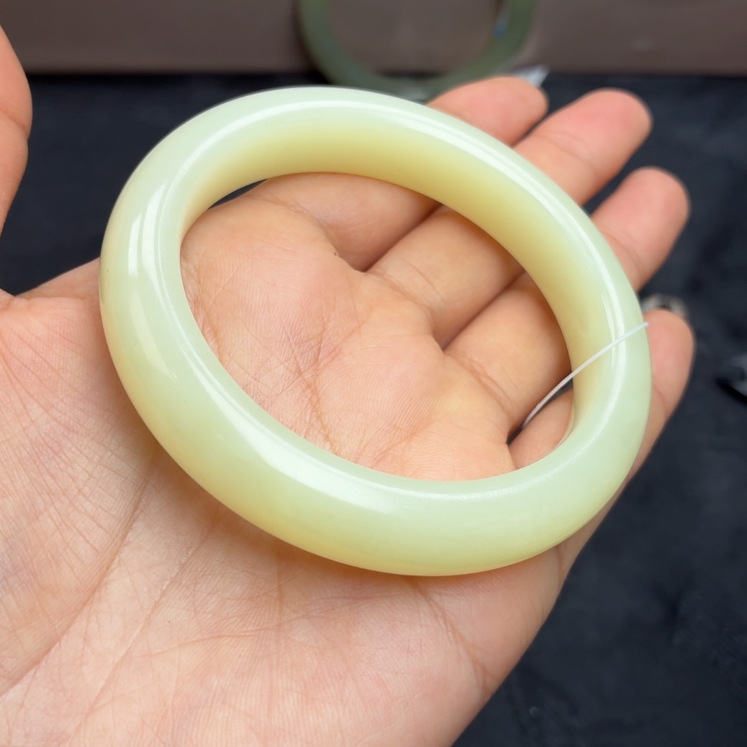 和田玉未镶嵌手镯奶油糕56圈