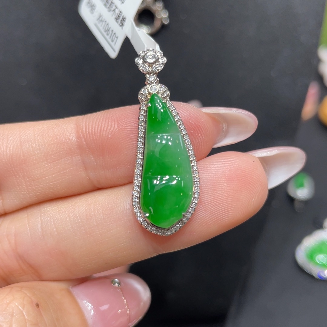 翡翠颈饰18K金镶嵌天然缅甸翡翠a货