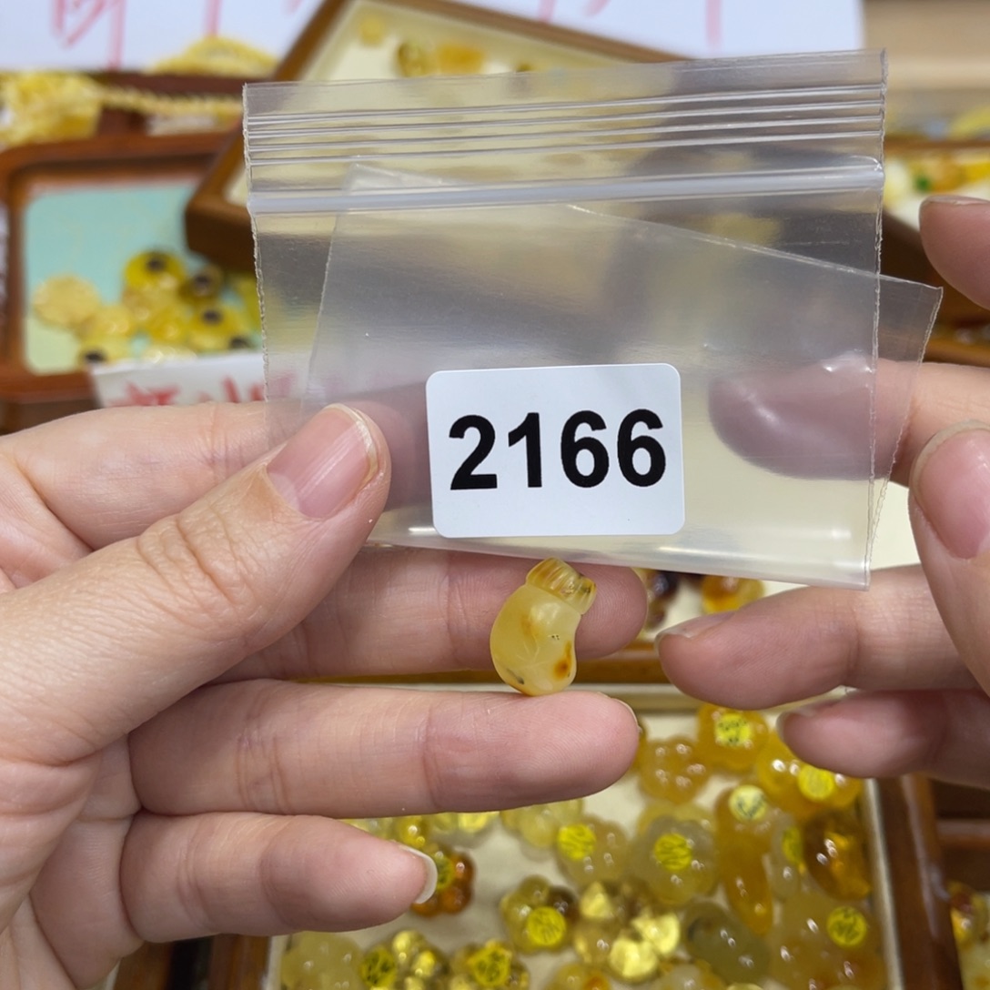 琥珀珠宝奇石未镶嵌