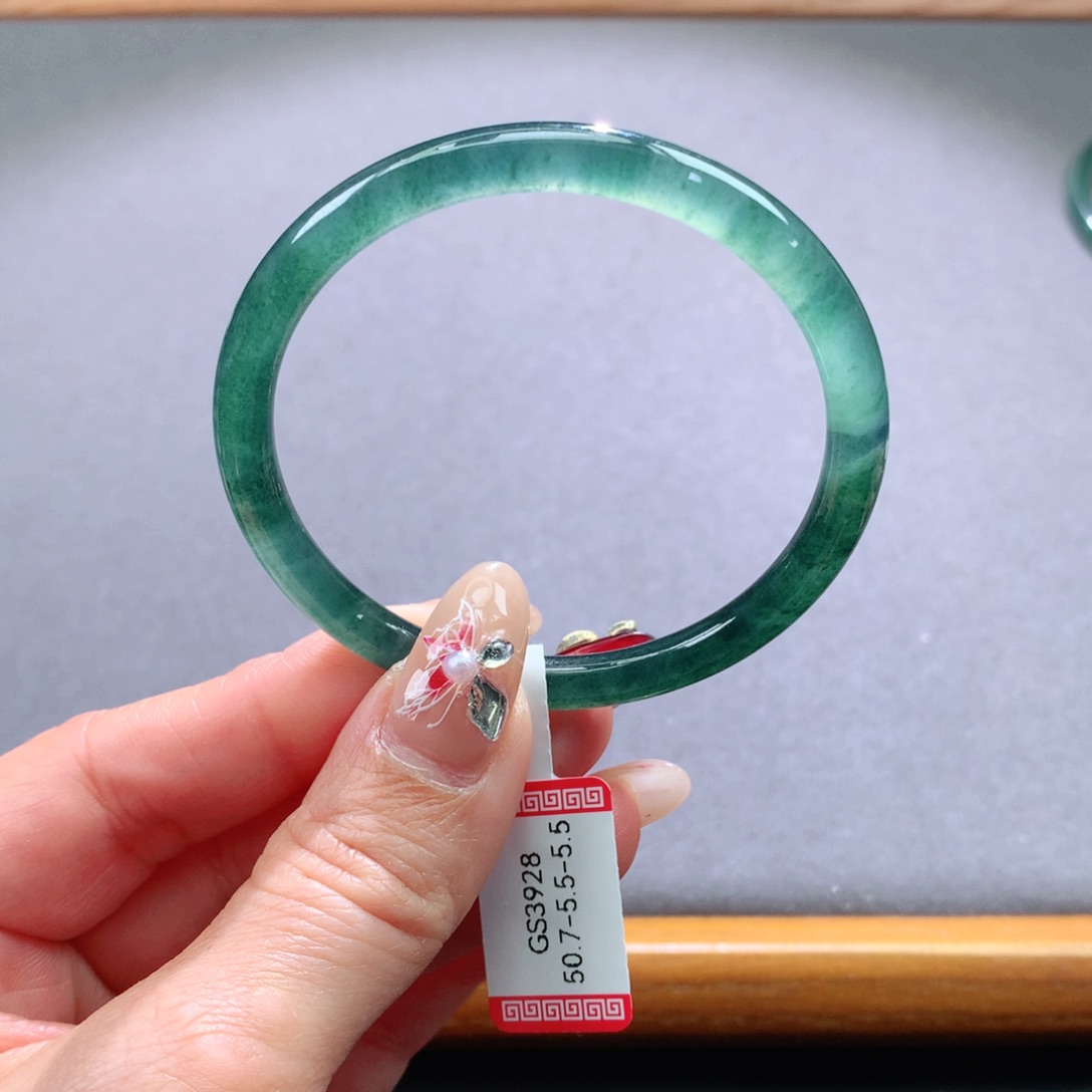 翡翠手镯未镶嵌天然翡翠手镯