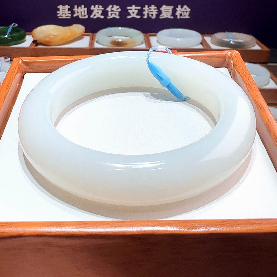 和田玉手镯未镶嵌55 56