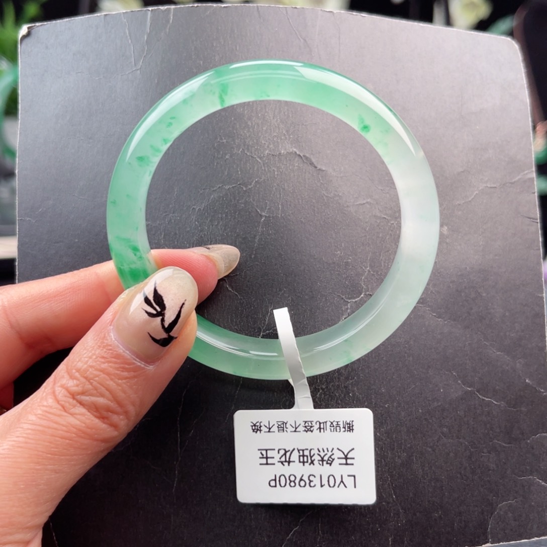 石英质玉手镯未镶嵌大**子