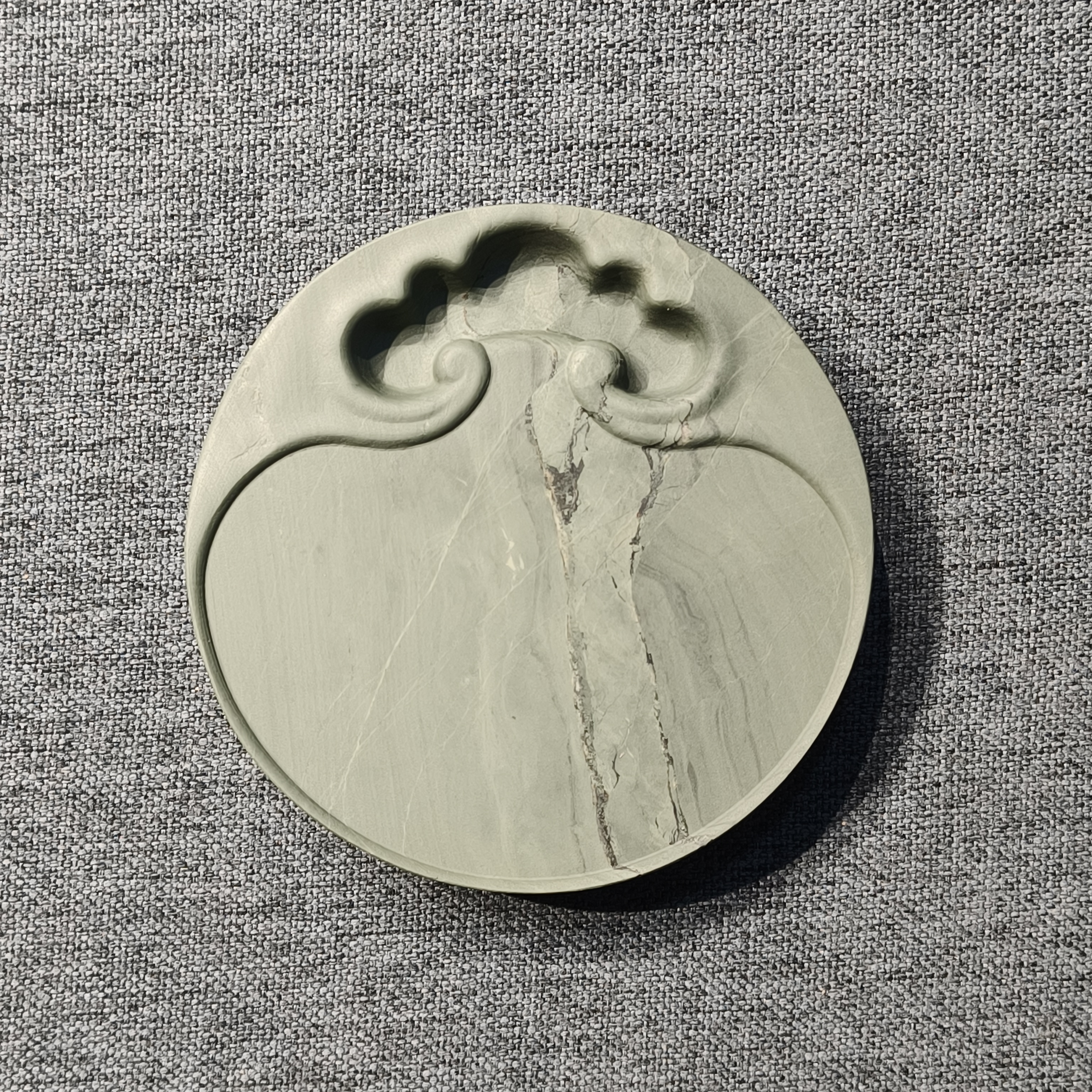 老坑洮砚，喇嘛崖老坑鸭头绿圆如意砚，尺寸10.1*10.1*1.45厘米