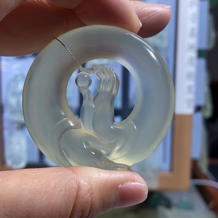 奔***邓岫玉未镶嵌颈饰吊坠