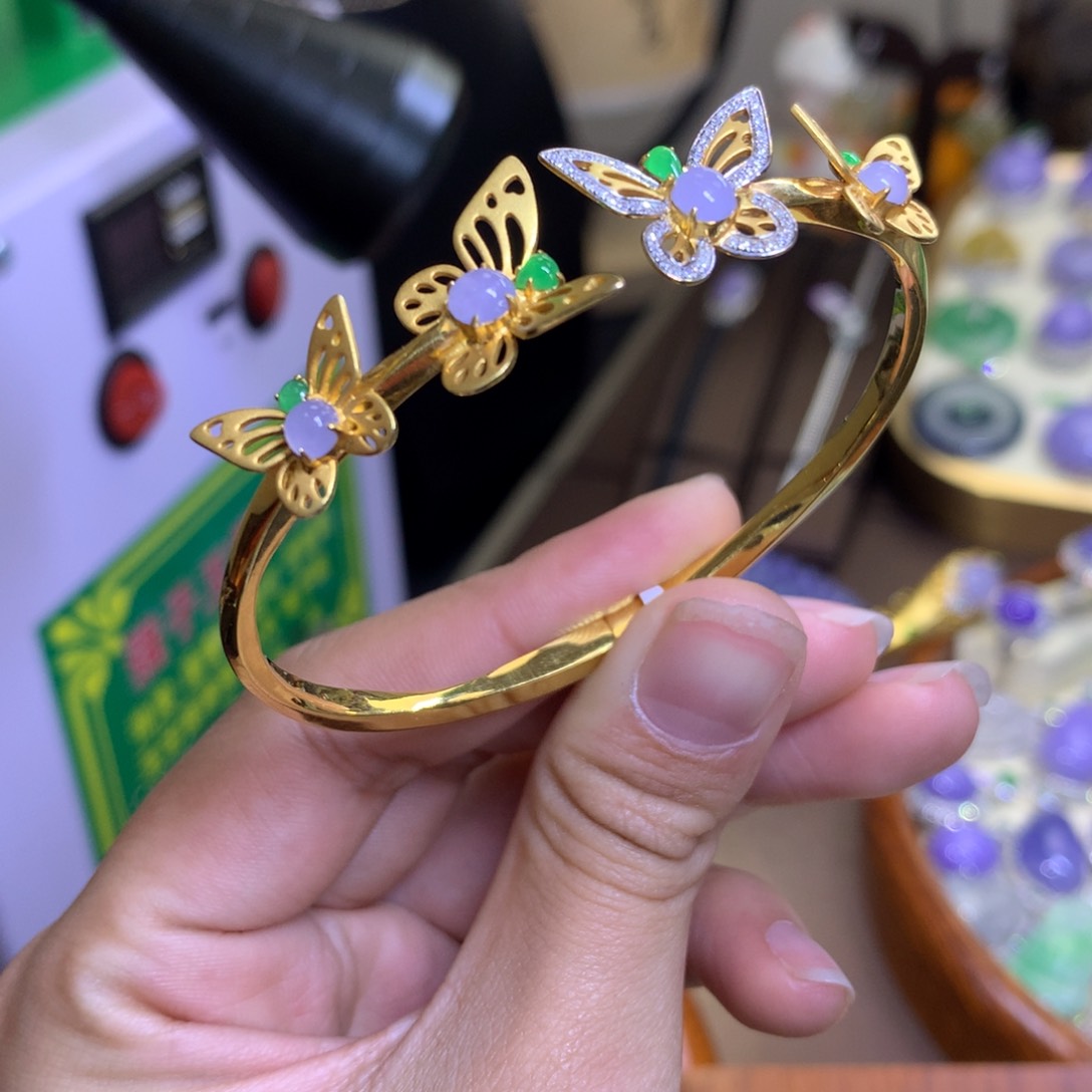 翡翠颈饰18K金镶嵌翡翠