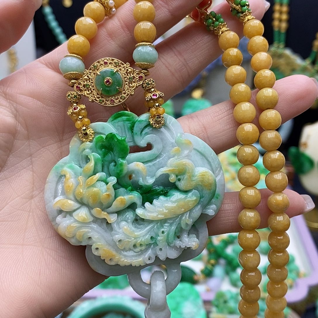 翡翠颈饰未镶嵌天然