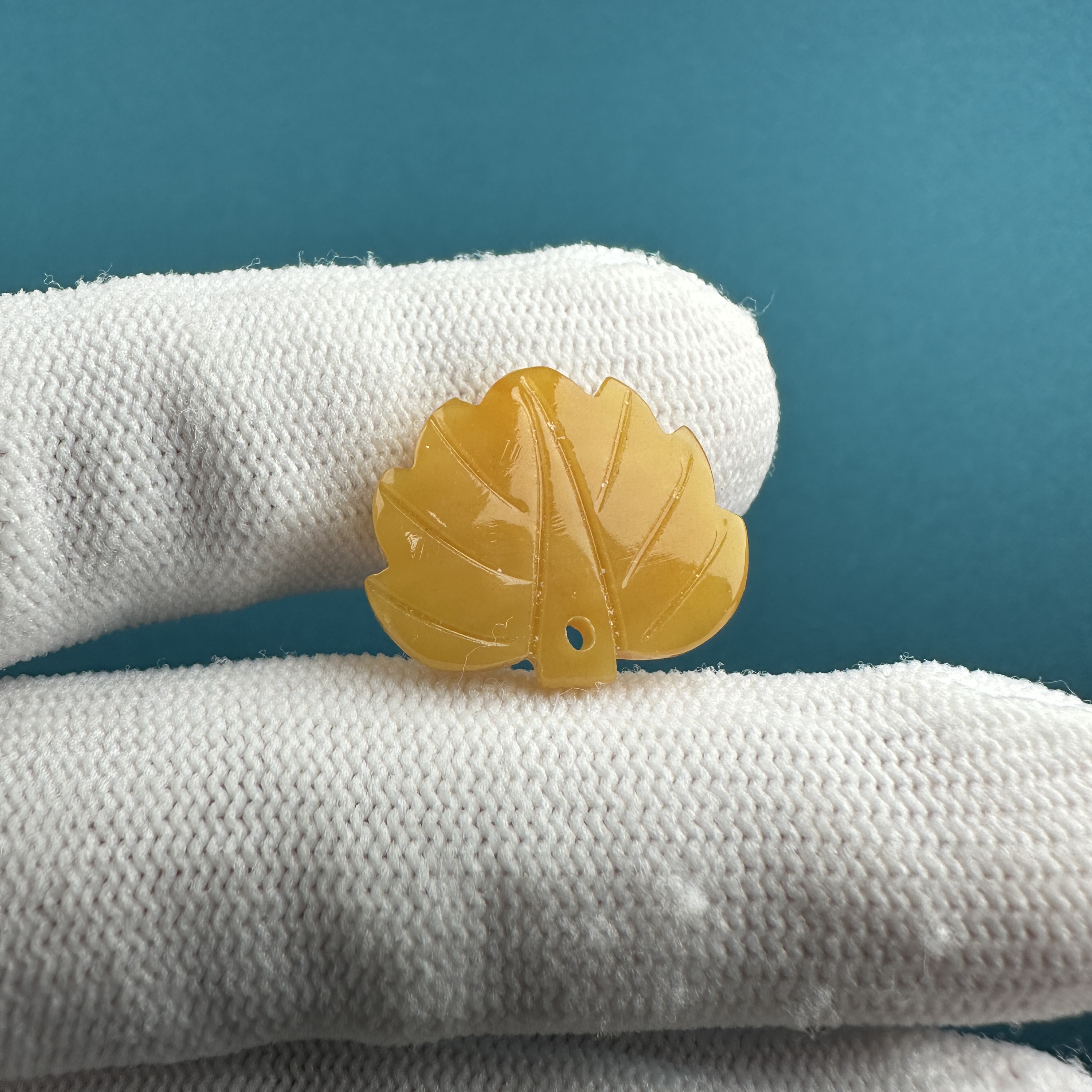 B7693天然原矿俄料蜜蜡 瑕疵特价配饰 19.3*17.1mm支持复检