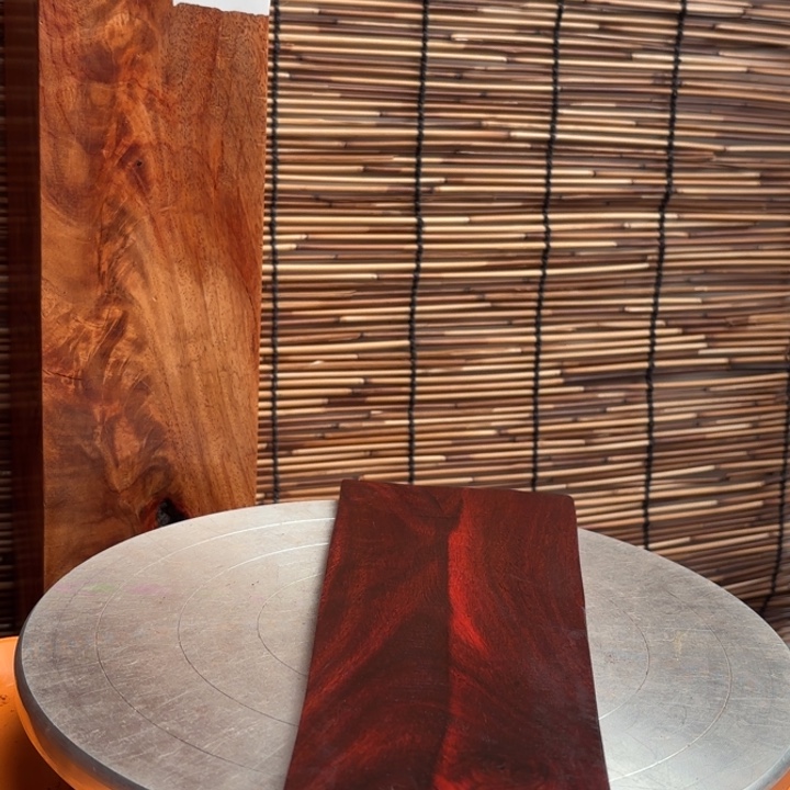 伍***哥大叶紫檀（黑酸枝木类）