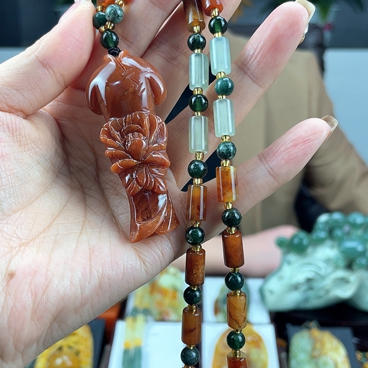 蛇纹石玉颈饰未镶嵌