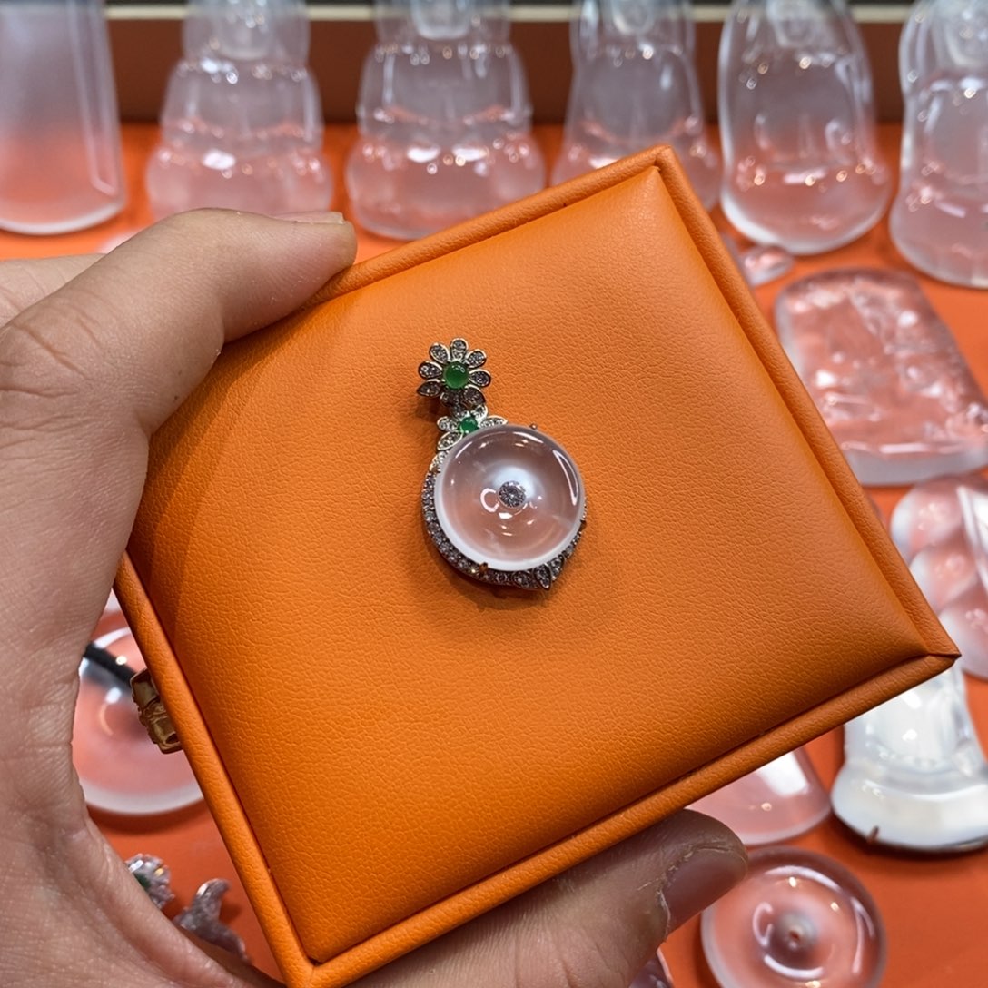 石英质玉吊坠未镶嵌