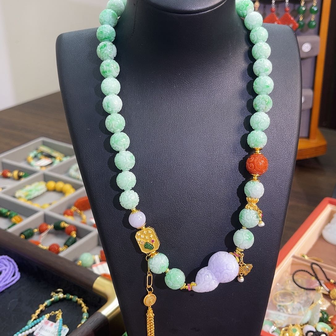 熙***熙翡翠未镶嵌颈饰炸