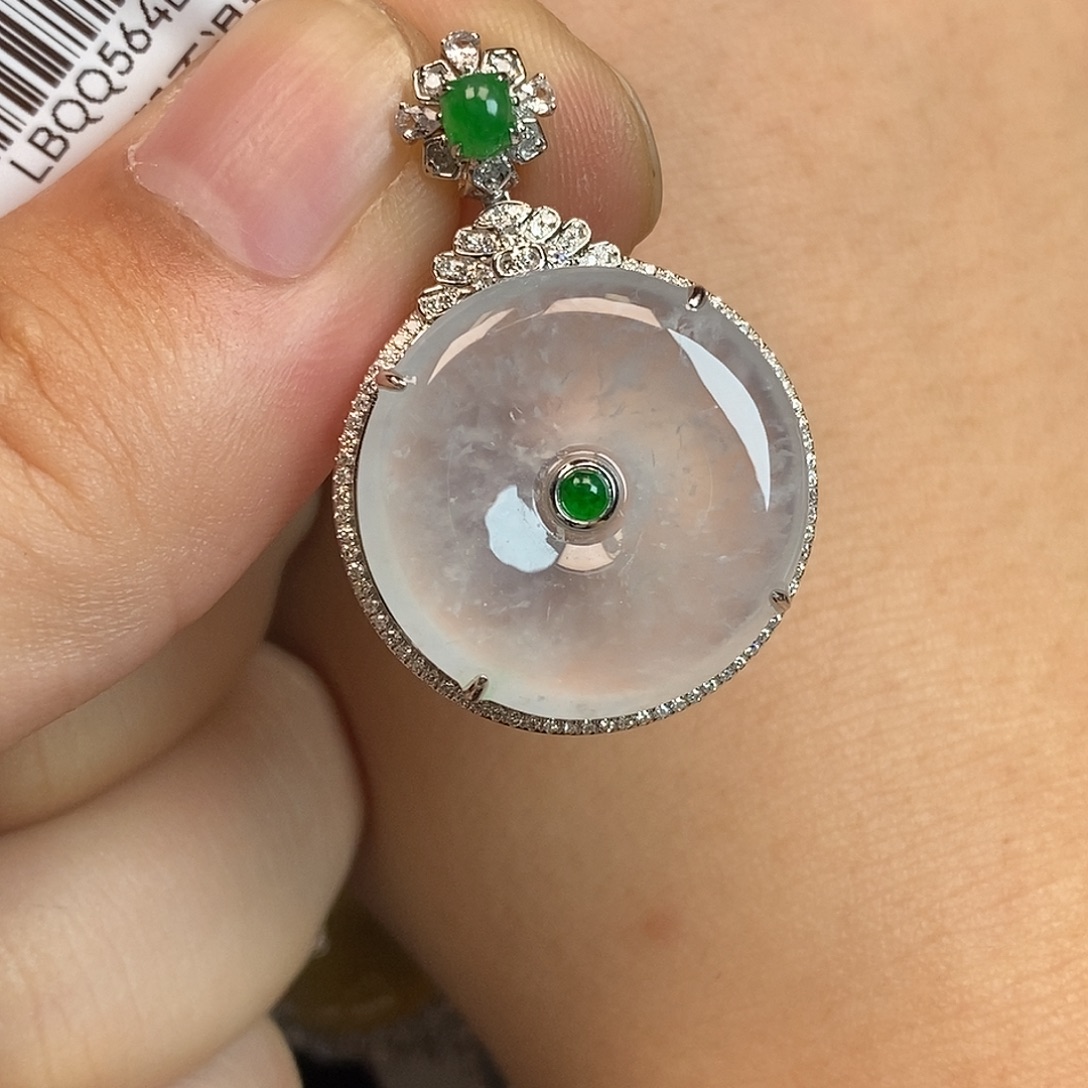 翡翠18K金镶嵌颈饰平安扣