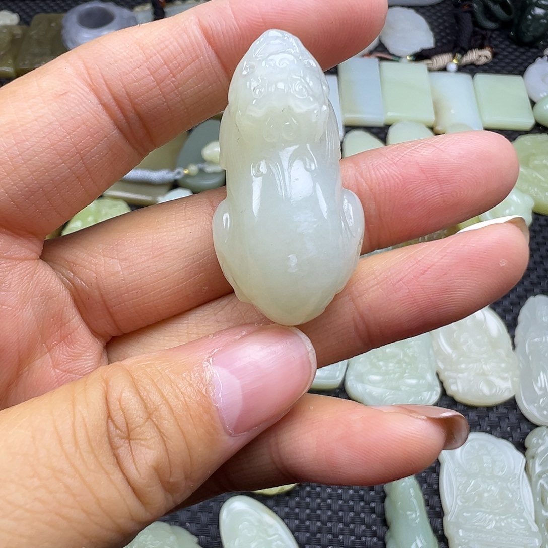 和田玉未镶嵌颈饰卡38.6（微瑕，买断价，不退不换）