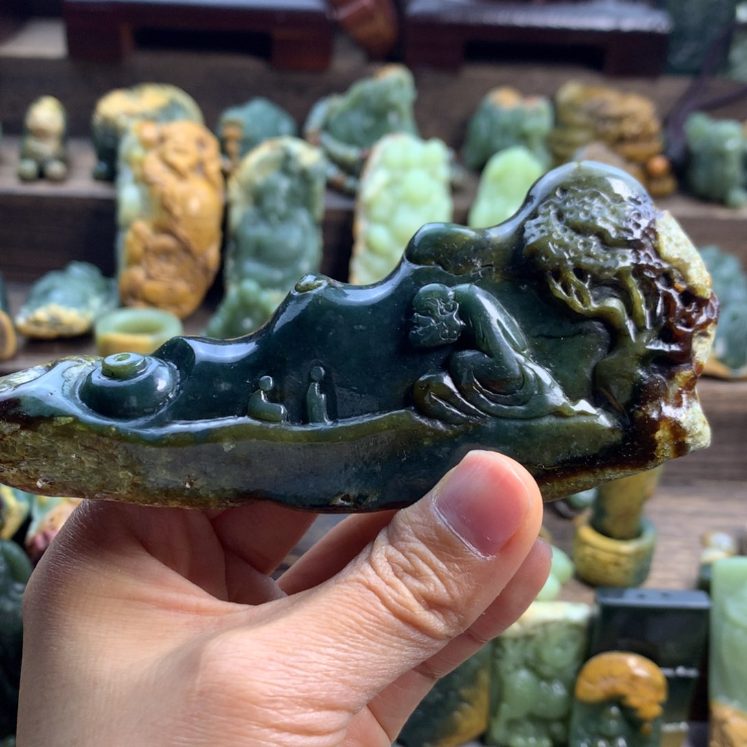 岫岩河磨玉（透闪石质玉）挂件未镶嵌胡***?