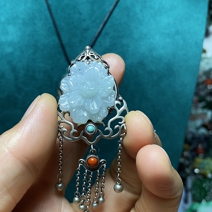 翡翠未镶嵌吊坠(赠链)