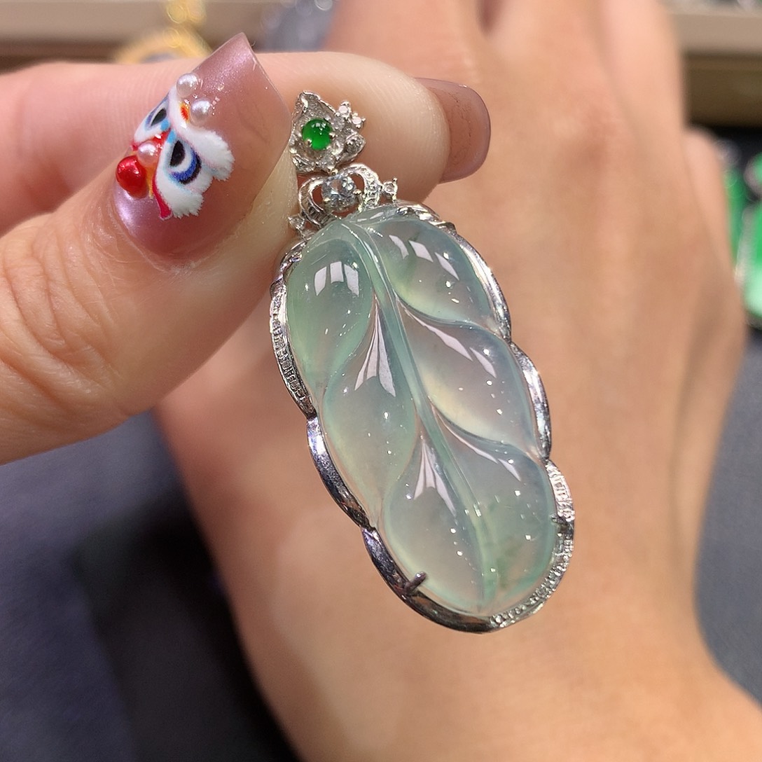 翡翠吊坠(赠链)18K金镶嵌